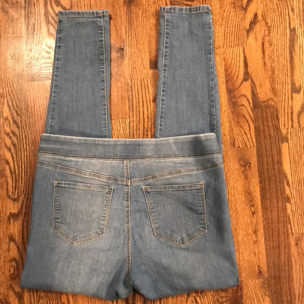 Old Navy Rockstar Pull On Mid Rise Skinny Jeans